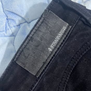 Stradivarius Jeans Negros Descoloridos y Deformados