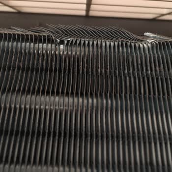 Daikin AC con Fugas de Gas y Daños, Garantía No Aplicada