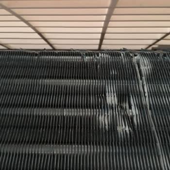 Daikin AC con Fugas de Gas y Daños, Garantía No Aplicada