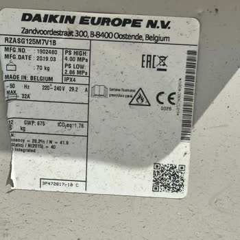 Daikin RZASG125M7V1B Código de Error U4 No Resuelto Tras Varios Intentos