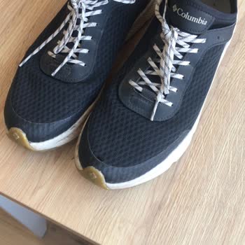 Zapatos Columbia nuevos se rompieron en 3 meses, me culpan por el daño