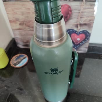 Stanley Thermo 1.2L: La tapa se abre y enfría rápido