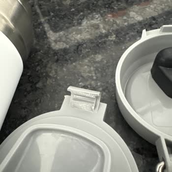 Stanley Thermo con Garantía de por Vida, Se Rompió con una Caída Pequeña