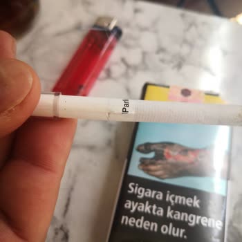 Problemas de calidad con cigarrillos Philip Morris Parliament Night Blue