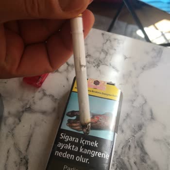 Problemas de calidad con cigarrillos Philip Morris Parliament Night Blue