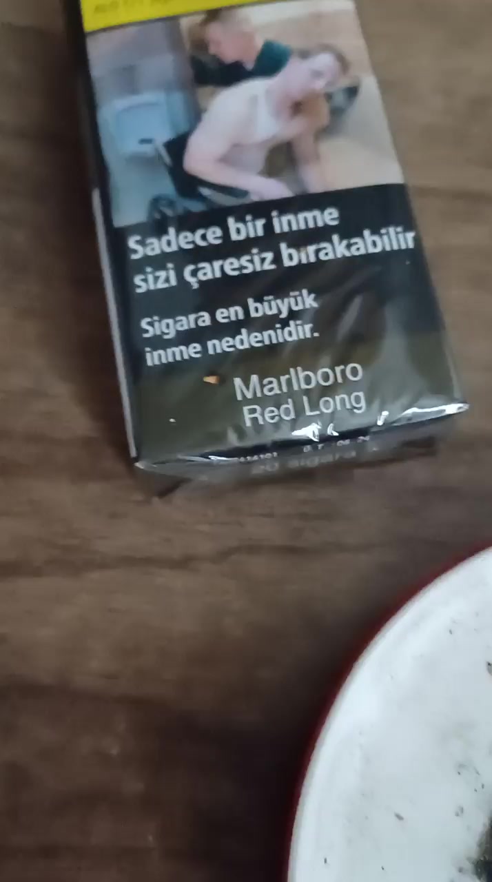 Philip Morris Marlboro Cigarrillos con Problemas de Calidad y Estallidos de Fuego Portada de vídeo