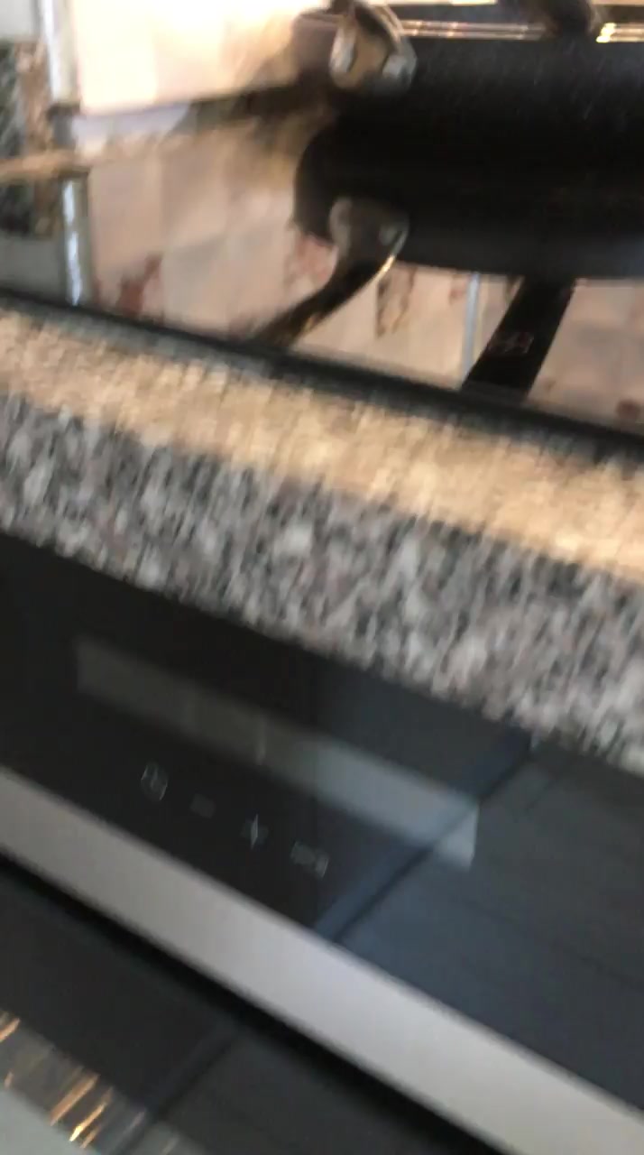 Pantalla LED del Horno Siemens HB557JYS5T Falló Después de 10 Usos Portada de vídeo