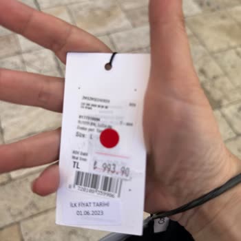 Cobro excesivo por la misma blusa en la tienda Calvin Klein de Viaport