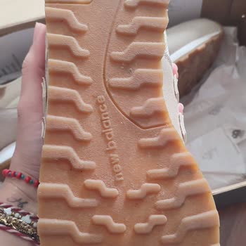 Desgaste Prematuro de New Balance y Negativa de Cambio