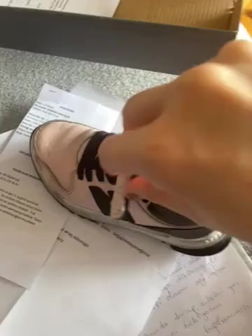 Problema con el Velcro de los zapatos New Balance de mi hija Portada de vídeo