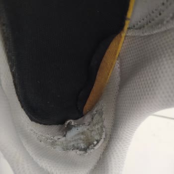 Mis New Balance 990v5 se rasgaron en 20 días