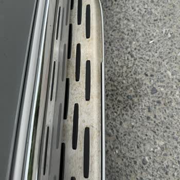 Volvo XC90 Plus Bright 2013: Problema de Oxidación en los Estribos Laterales