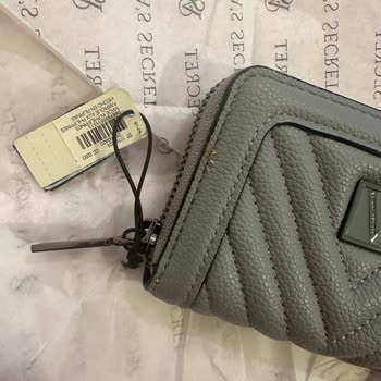 Victoria's Secret Cartera Defectuosa - Queja de Calidad