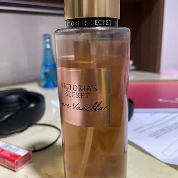 Victoria's Secret Bare Vanilla Body Spray huele a acetona después de 5 meses