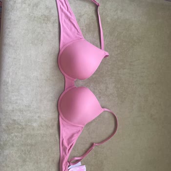 Victoria's Secret Pink Sujetador Se Rompió en la Costura Tras Primer Uso