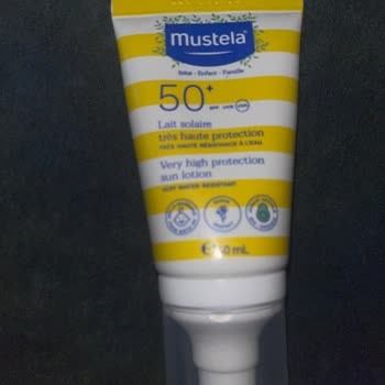 Mi reseña del protector solar Mustela 50+ - Alerta de reacción alérgica