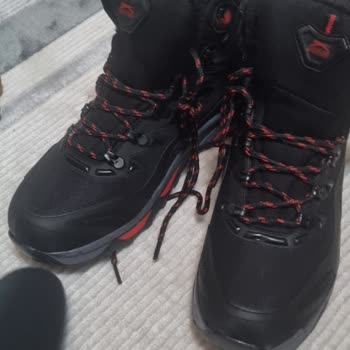 Pedido de Zapatillas Slazenger con Plantillas Desiguales y Talla Incorrecta