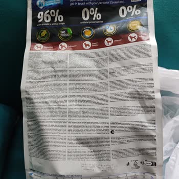 Encontré un objeto metálico en la comida para perros Farmina Nd