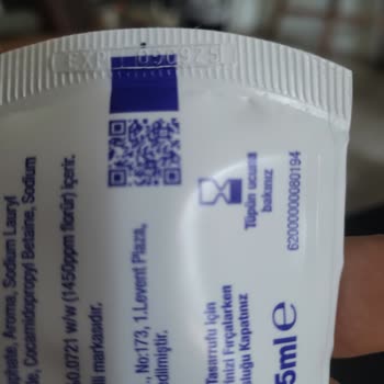 Sensodyne: Pasta endurecida en el tubo, difícil de usar
