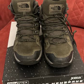 The North Face Zapatos con Fugas - Reclamación de Garantía Rechazada