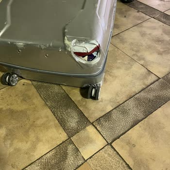 Air Arabia dañó mi maleta y negó compensación