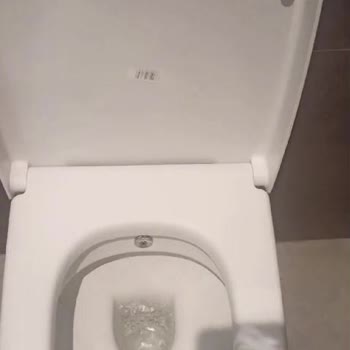 Vitra - Problema con Fugas en Sifones en Clínica Dental de 6 Pisos