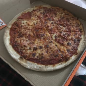 Pedido de Pizza de Little Caesars Pequeño, Seco y Tardío