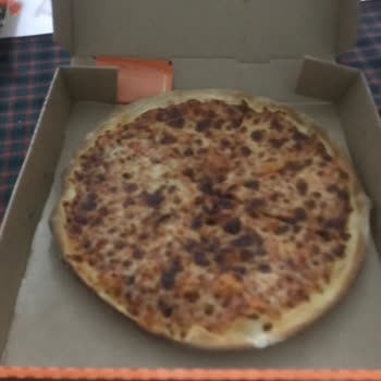 Pedido de Pizza de Little Caesars Pequeño, Seco y Tardío