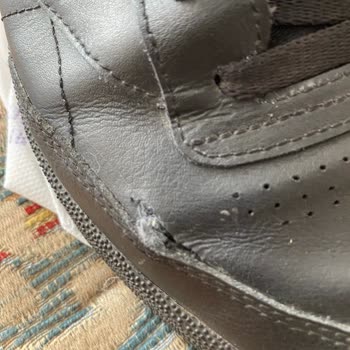 Reebok Zapatos defectuosos, solicitud de cambio