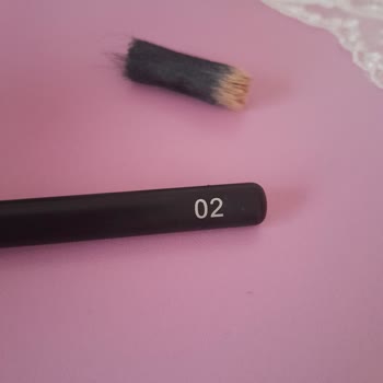 Kiko Milano Pincel Corrector Caro Pero de Baja Calidad