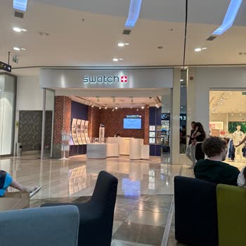 Swatch Cobró Tarifa de Batería Inesperada a Cliente Leal
