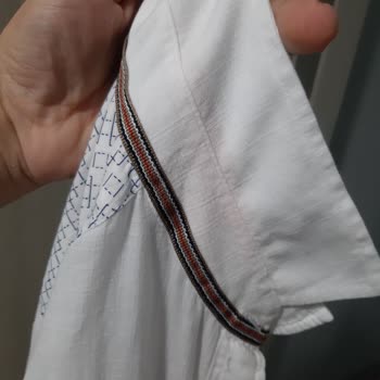 Domestos arruinó mi camisa blanca nueva de Loft