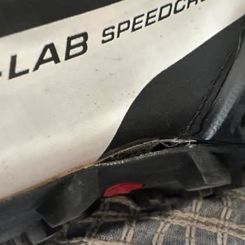 Problema con la devolución de zapatos Salomon