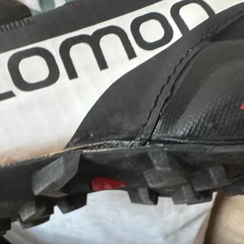 Problema con la devolución de zapatos Salomon