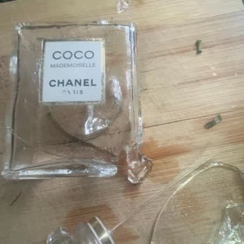 Mi perfume Chanel Coco Mademoiselle llegó agrietado