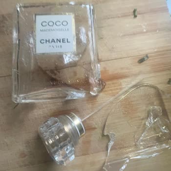 Mi perfume Chanel Coco Mademoiselle llegó agrietado