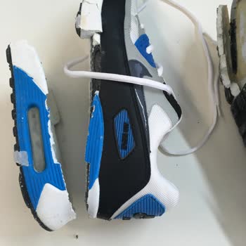 Nike Air Max comprados en Rebel Sport se desintegran en el armario