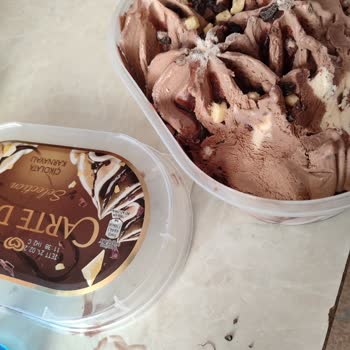 Carte d'Or Helado - Piedras y Hierba Encontradas en el Producto