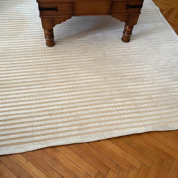 Papatya Halı Yıkama (Kartal) Beyaz Halılarda Makine Ve Siyah İzler!