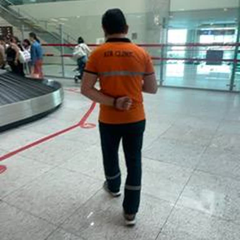 Air Clinic Görevde Biraz Ciddiyet, Yaşlılara Saygı