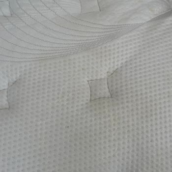 Yatsan Yatağının Arkasında Durmuyor