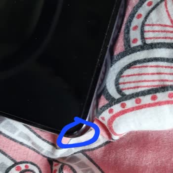 Samsung Galaxy S22 Cihazımda Ekran Köşelerinde Ve Yanlarında Boya Atma