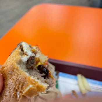 Burger King'de Hamburgerin İçinden Kahve Çekirdeği Çıkması