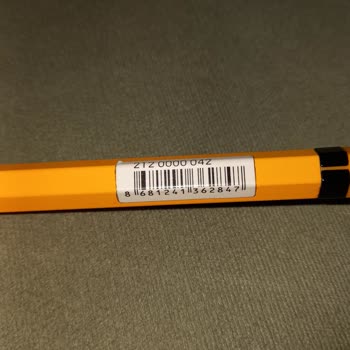 Adel Kalemcilik Adel Blackline 0.7 Mm Kalem Ucu İçine Kaçıyor