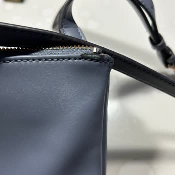 Guess Çanta Hemen Soyuldu