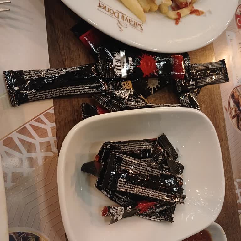 Saray Döner Hizmet Kalitesinde Gerileme Ve Eksik Malzemeler