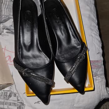 Bambi Ayakkabı Bambi'den Aldığım Ayakkabının Bir Günde Burnunda Kırılma Oldu