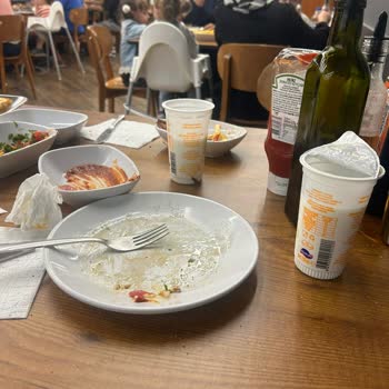 Köfteci Yusuf'ta İki Kez Yemekte Hamam Böceği Çıktı