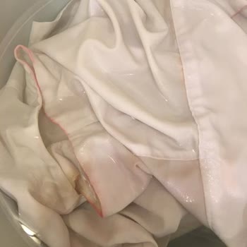 Ace Çamaşır Suyu Okul Önlüğümü Mahvetti