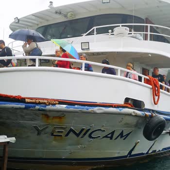 Turyol Kadıköy-Karaköy Seferinde Büfecinin Haksız Ücret Talebi Ve Tehdit